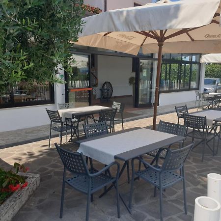 Hotel La Favorita Peschiera del Garda Esterno foto