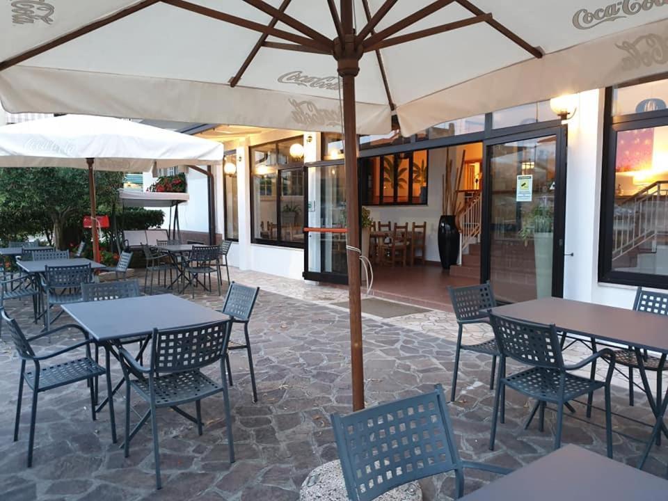 Hotel La Favorita Peschiera del Garda Esterno foto