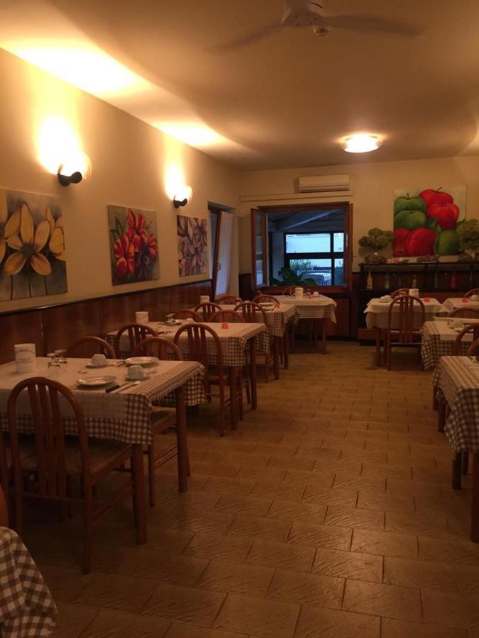 Hotel La Favorita Peschiera del Garda Esterno foto