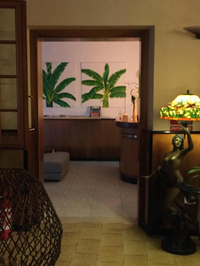 Hotel La Favorita Peschiera del Garda Esterno foto
